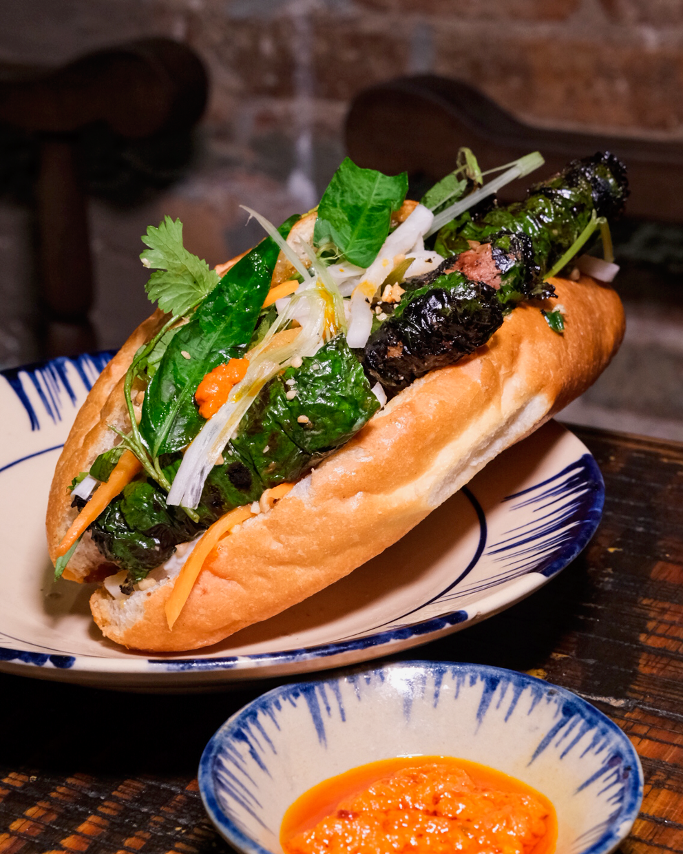 BÁNH MÌ BÒ LÁ LỐT THƠM NGON NỔI TIẾNG GẦN 30 NĂM Ở SÀI GÒN